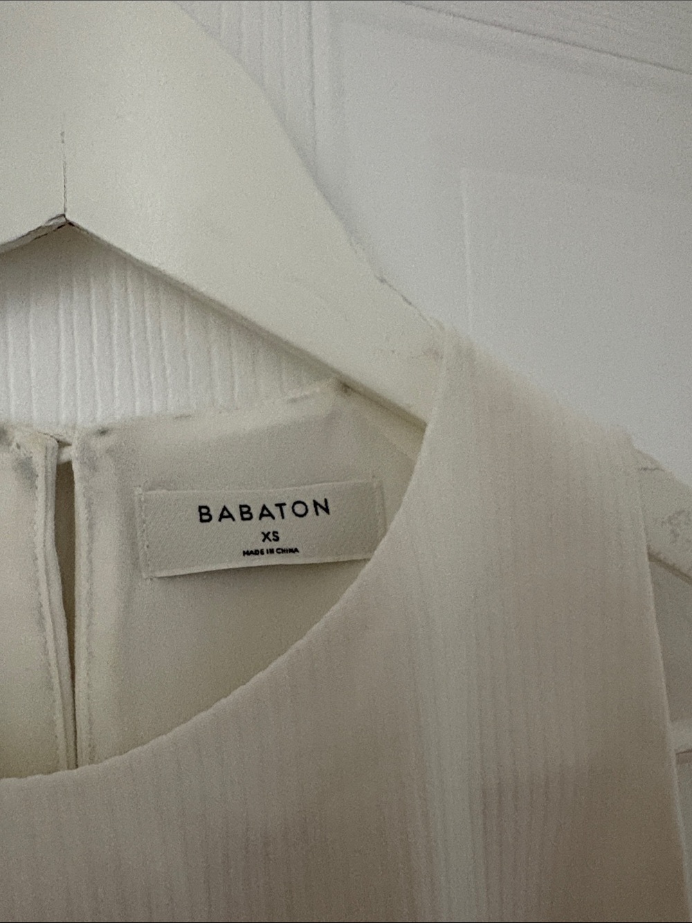 Babaton White Sleeveless Round-Neck Camisole - Picture 2 of 4